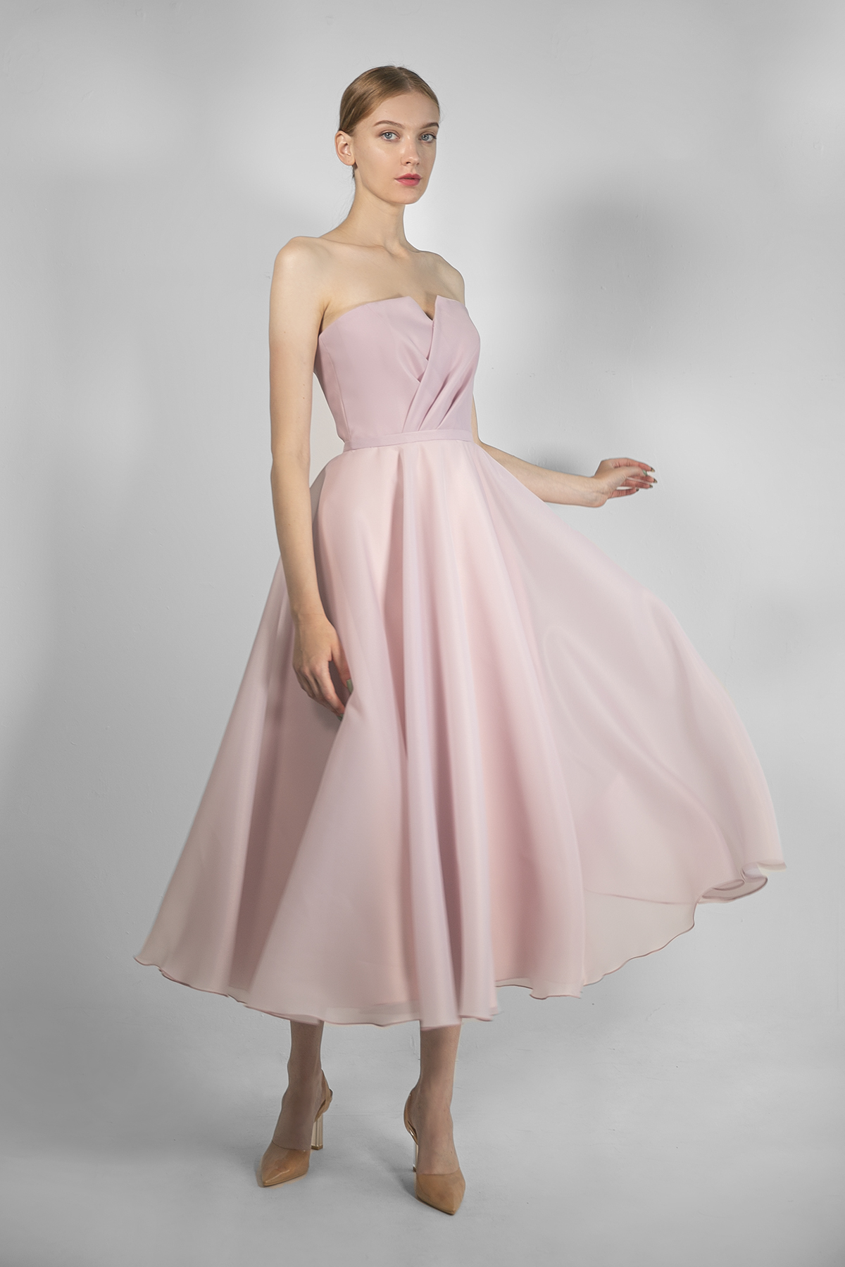 Вечернее платье цвета пудра со съемными рукавами фото