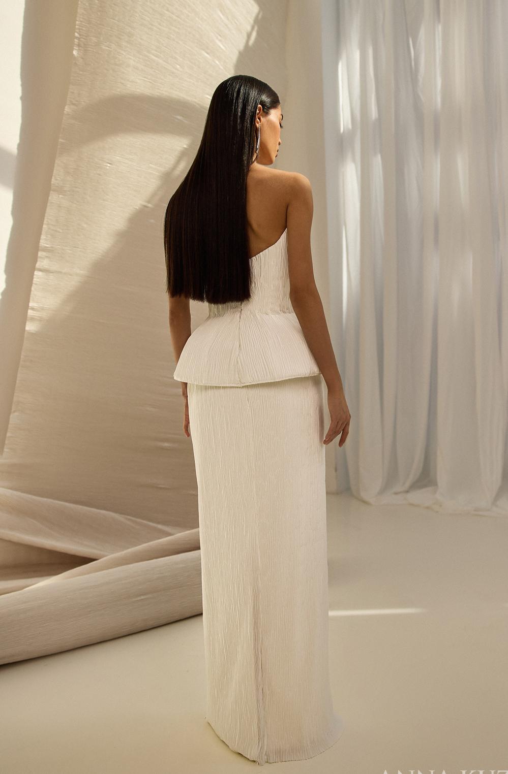 Стильное свадебный комплект из ткани плиссе фото