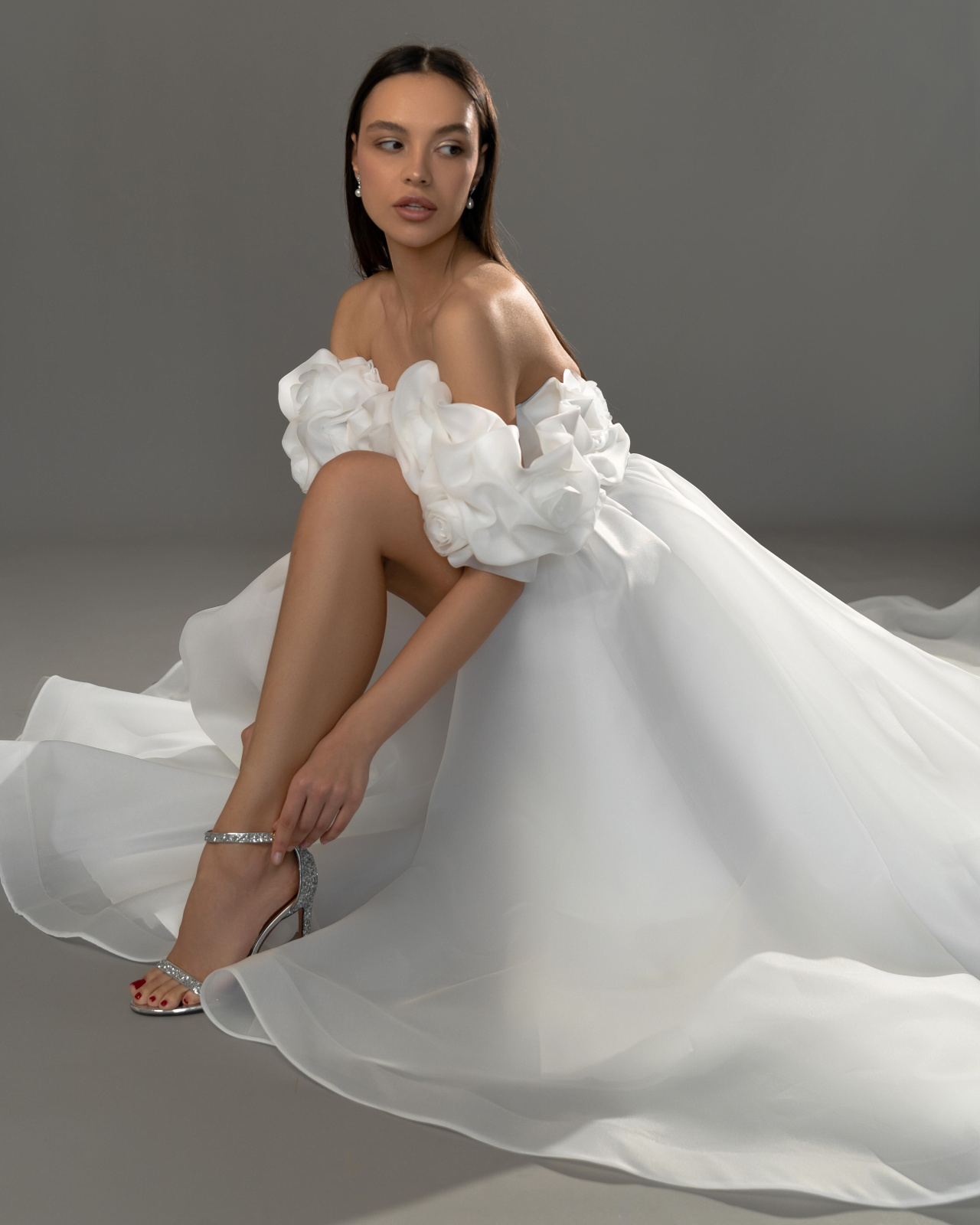 Стильное свадебное платье из органзы фото