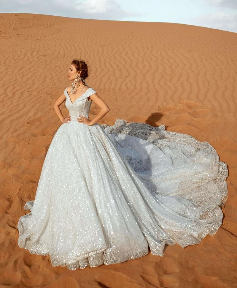 Роскошное сверкающее платье фото