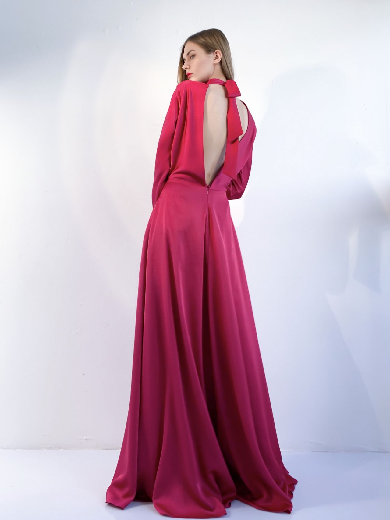 Рубиновое вечернее шёлковое платье фото