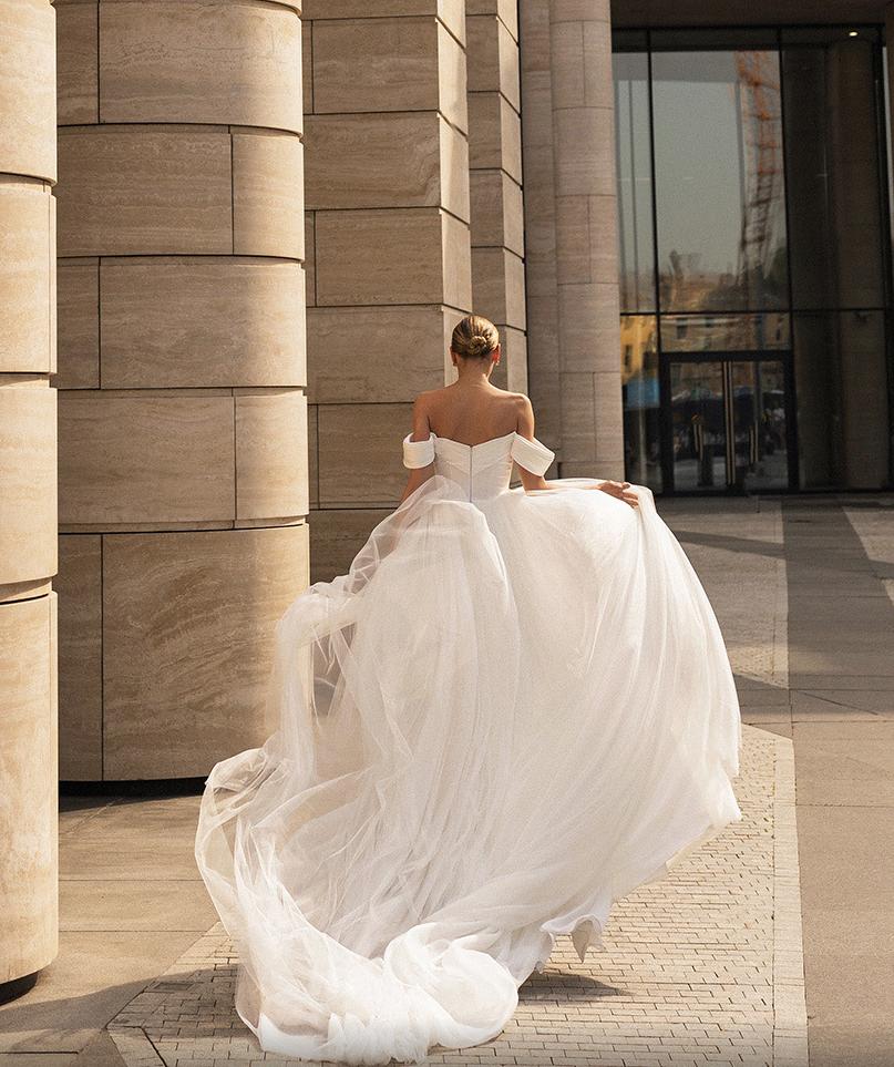 Нежное свадебное платье со шлейфом