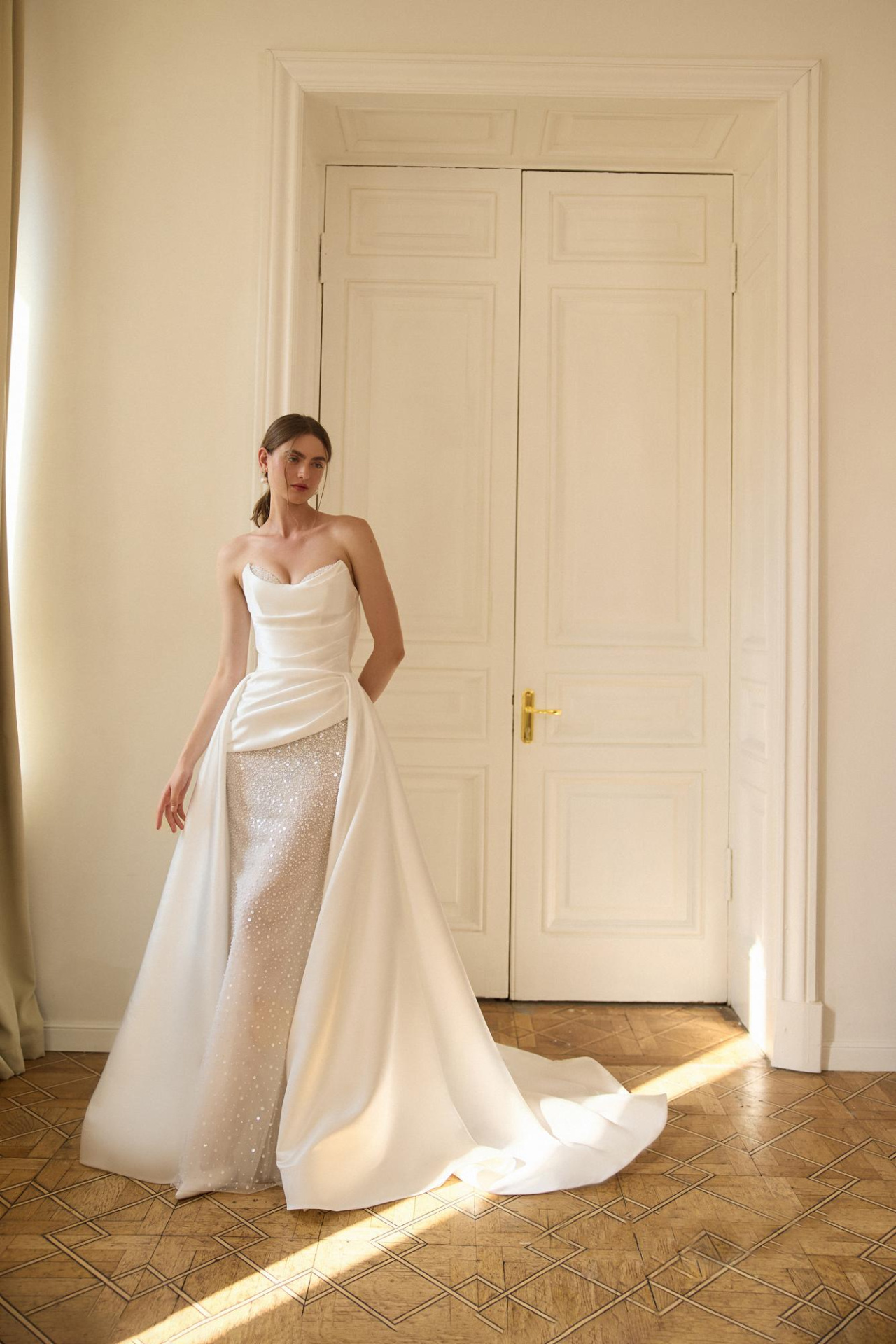 Корсетное свадебное платье с ассиметриной драппировкой фото