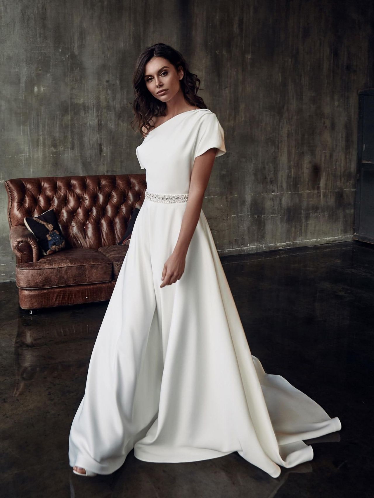 Минималистичное свадебное платье в греческом стиле фото