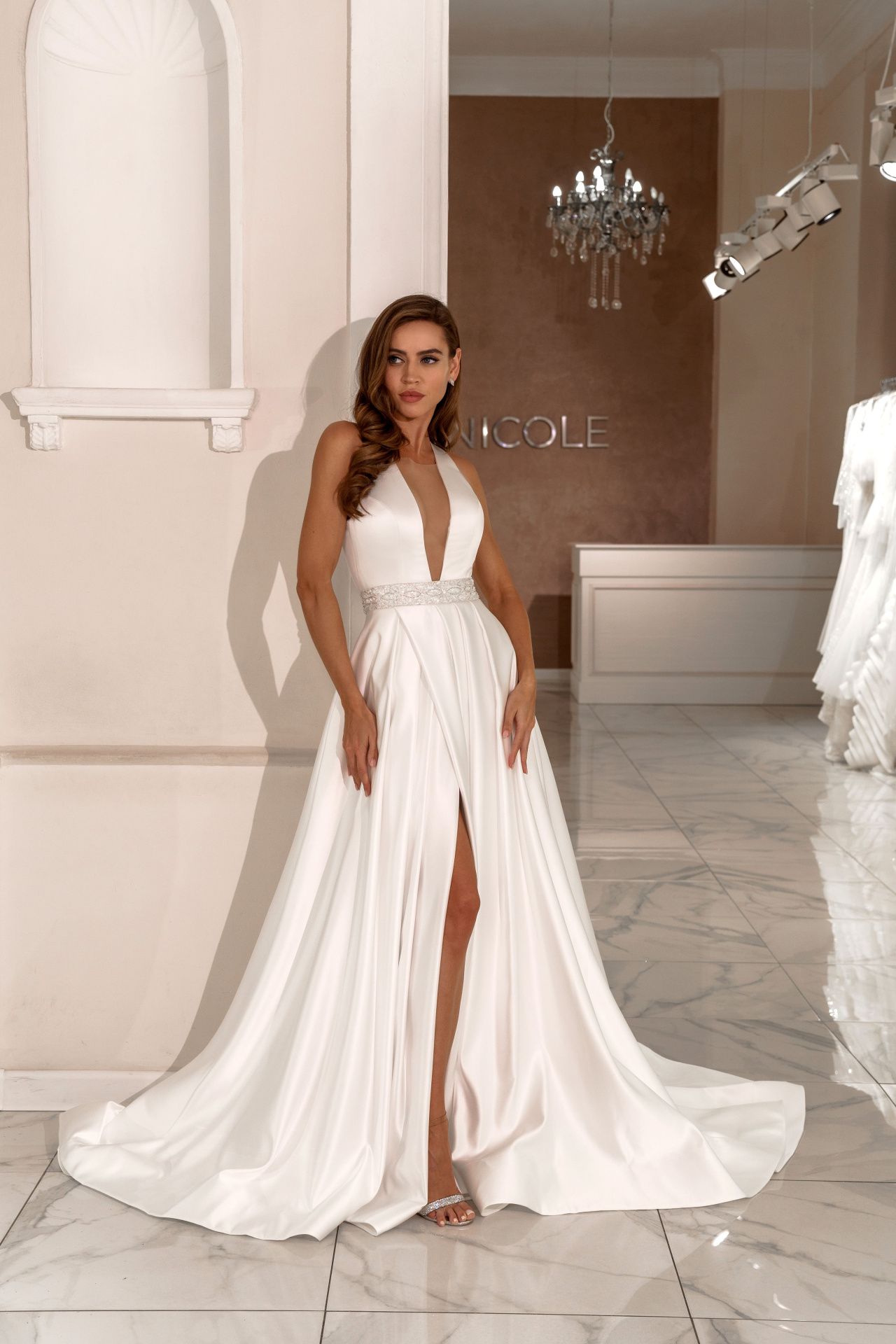 Нежное лаконичное свадебное платье фото