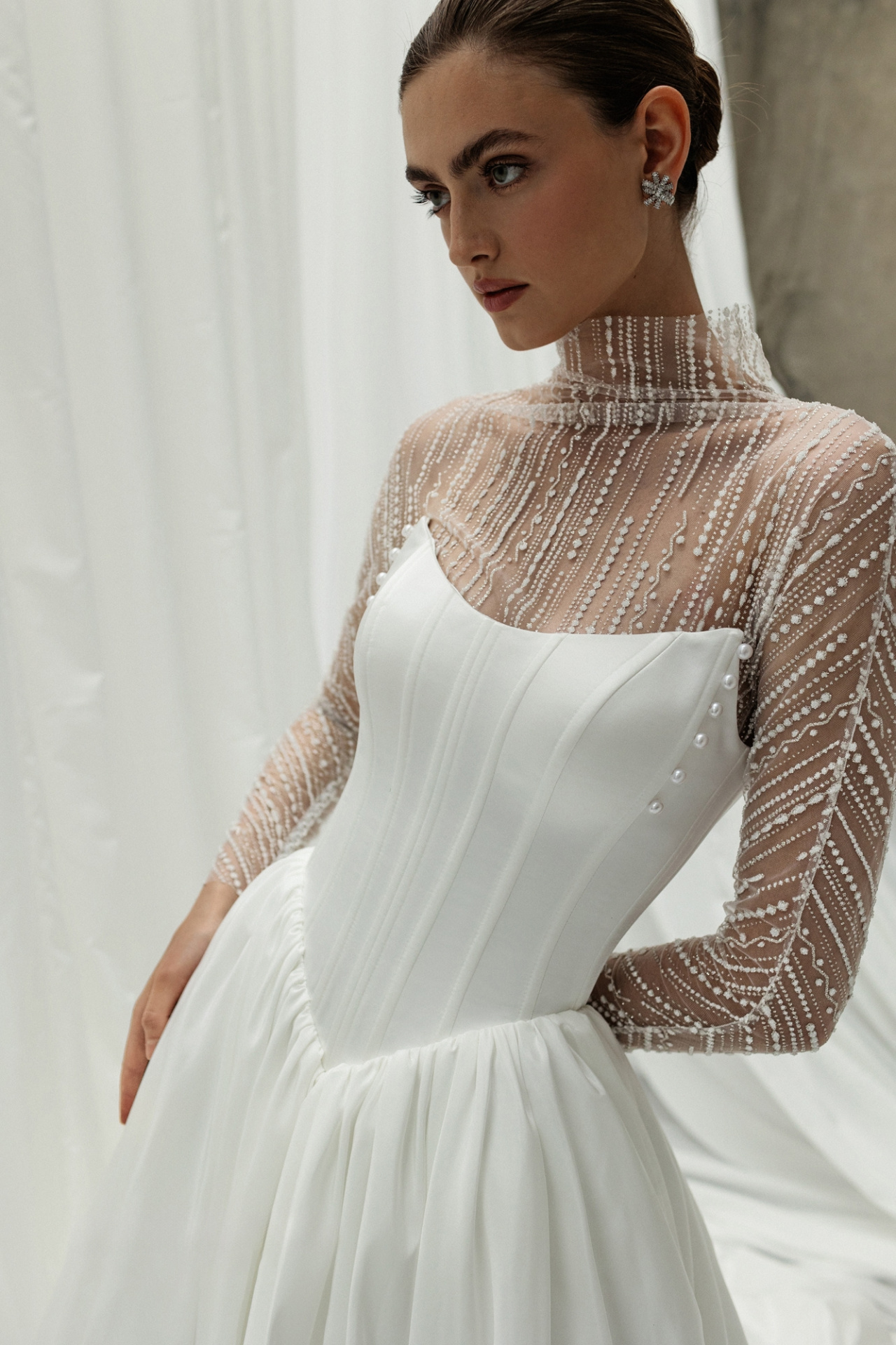 Атласное свадебное платье принцесса с болеро фото