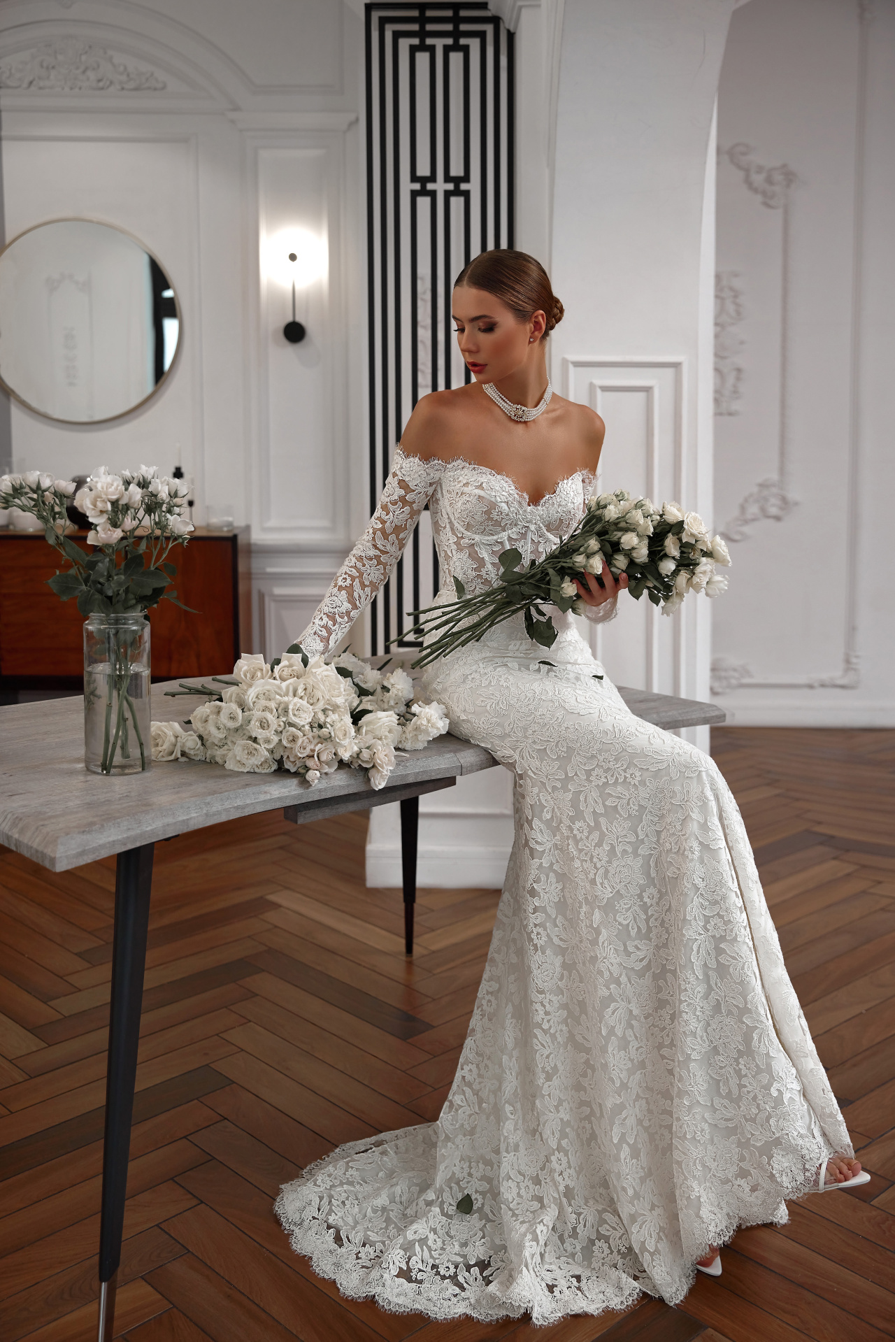 Белое кружевное свадебное платье рыбка с рукавами фото