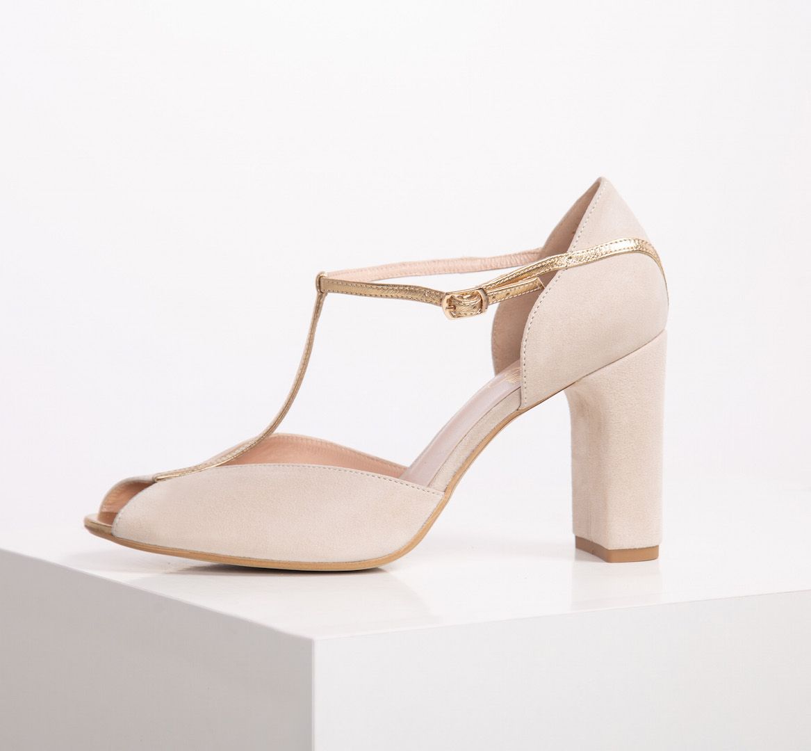 Замшевые свадебные босоножки фото