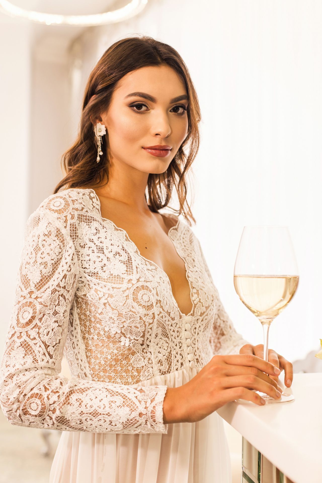 Будуарное платье с кружевными рукавами фото