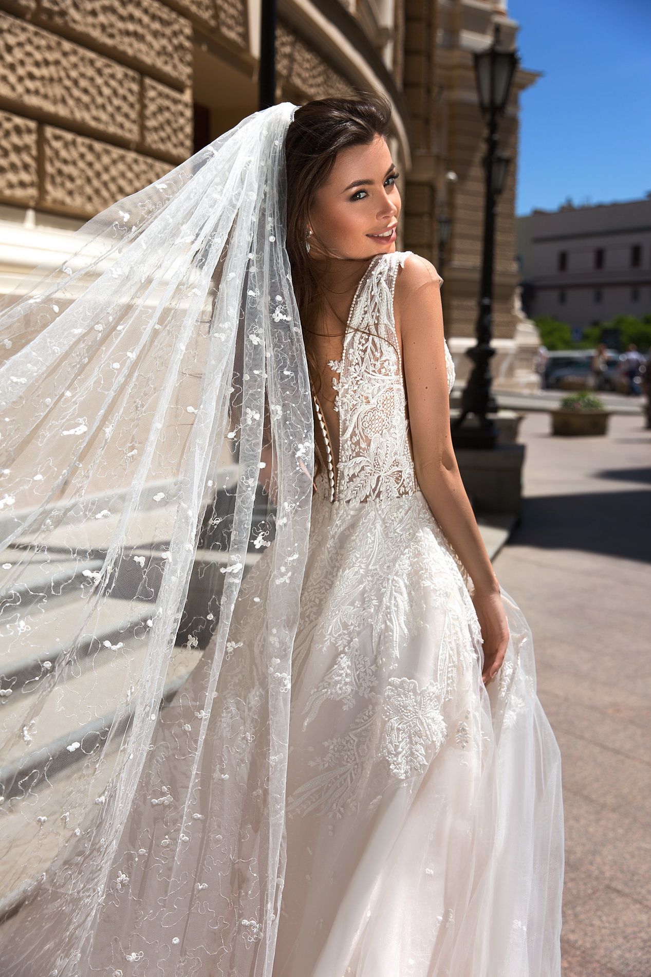 Свадебная фата расшитая сверкающими пайетками фото