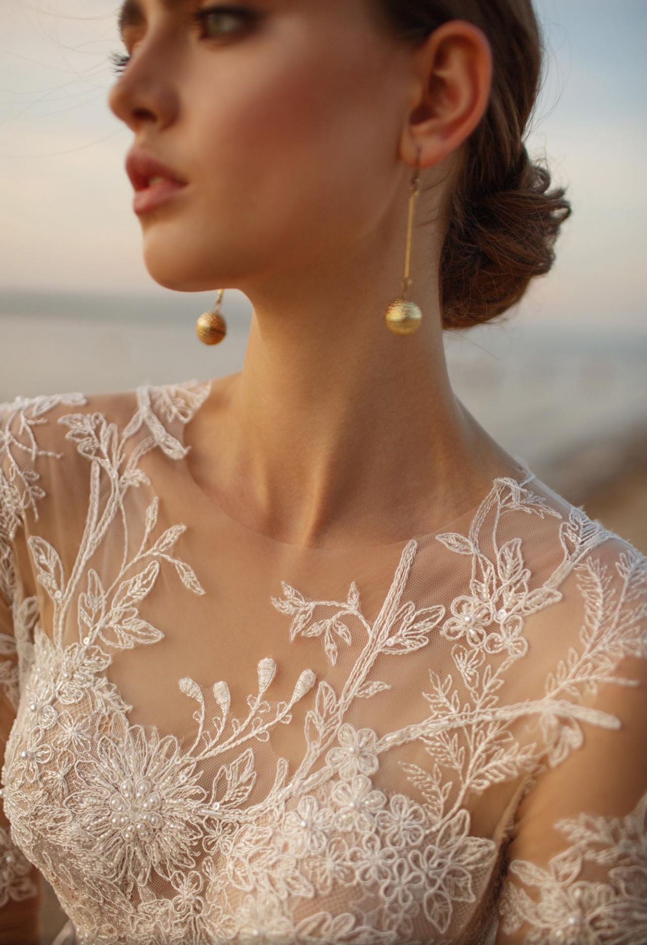 Легкое свадебное платье с прозрачными  рукавами фото