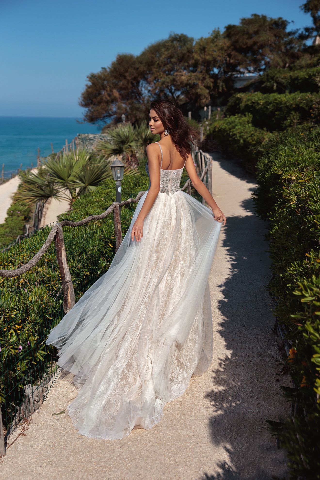 Воздушное сверкающее свадебное платье