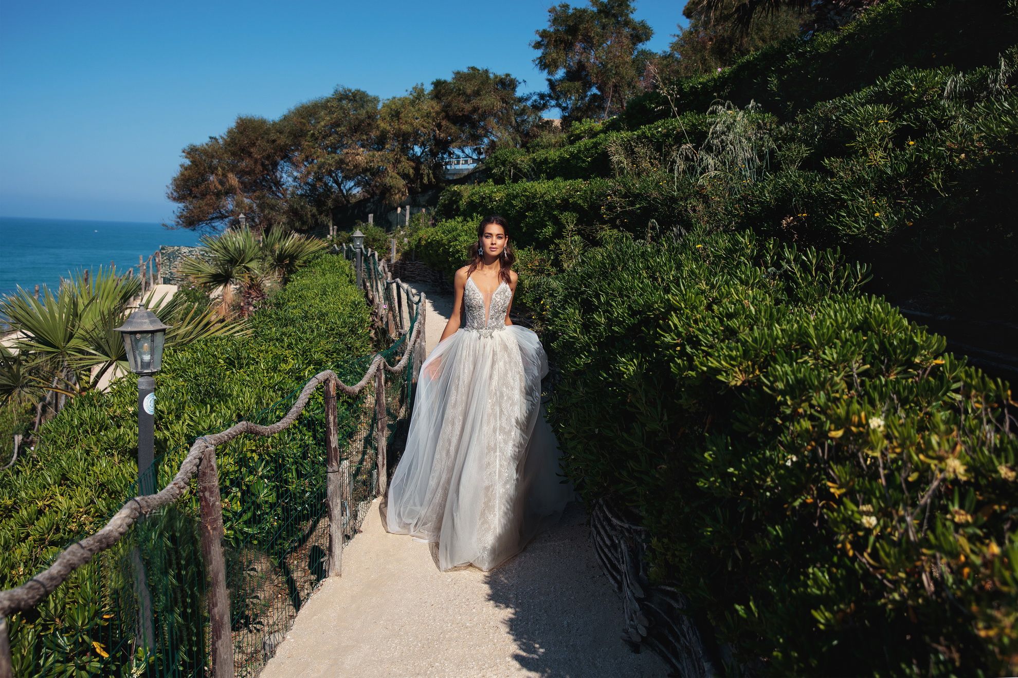 Воздушное сверкающее свадебное платье