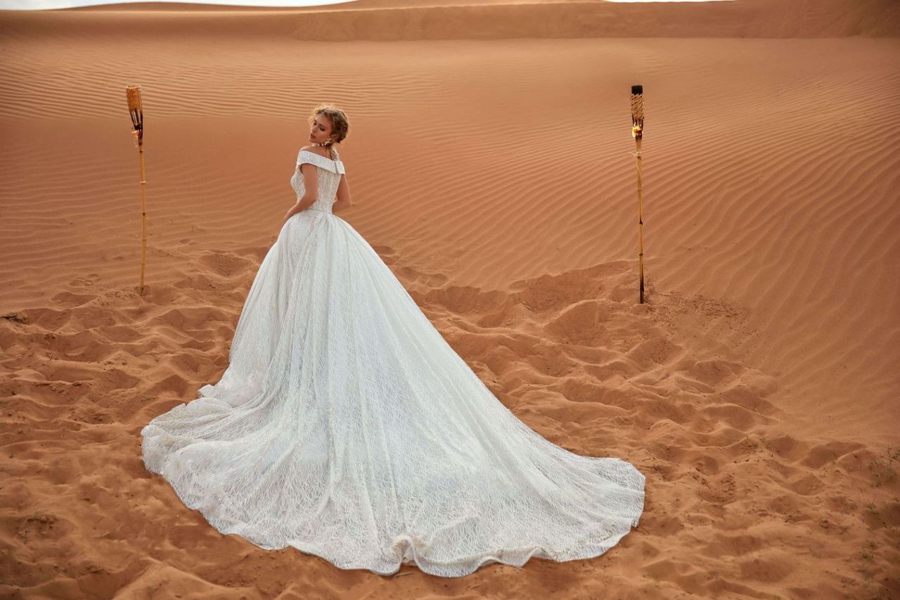 Роскошное сверкающее платье фото