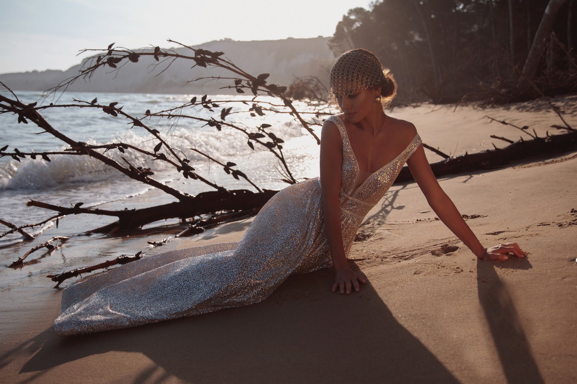 Блестящее золотое свадебное платье фото