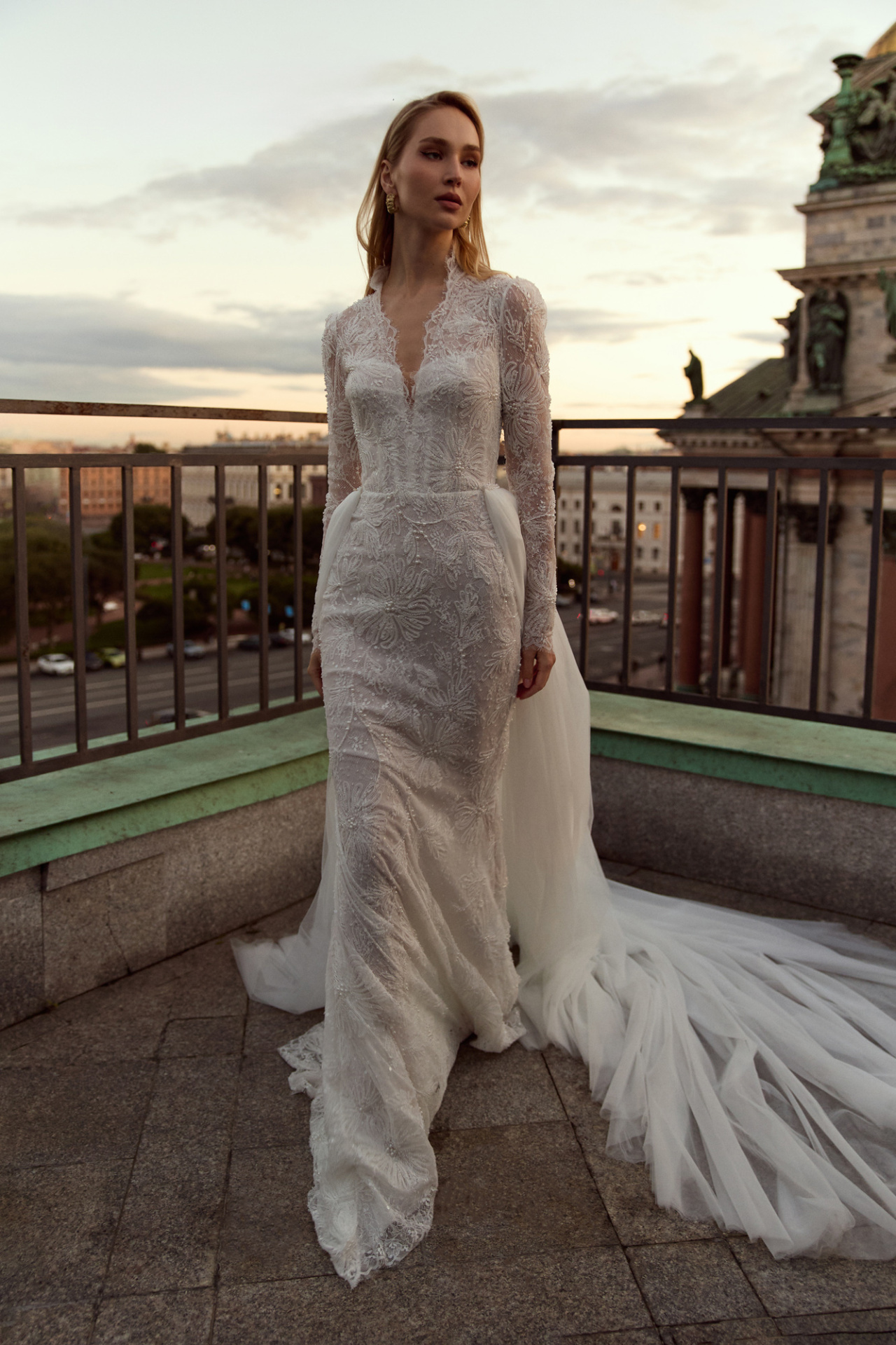 Кружевное свадебное платье русалка со шлейфом фото