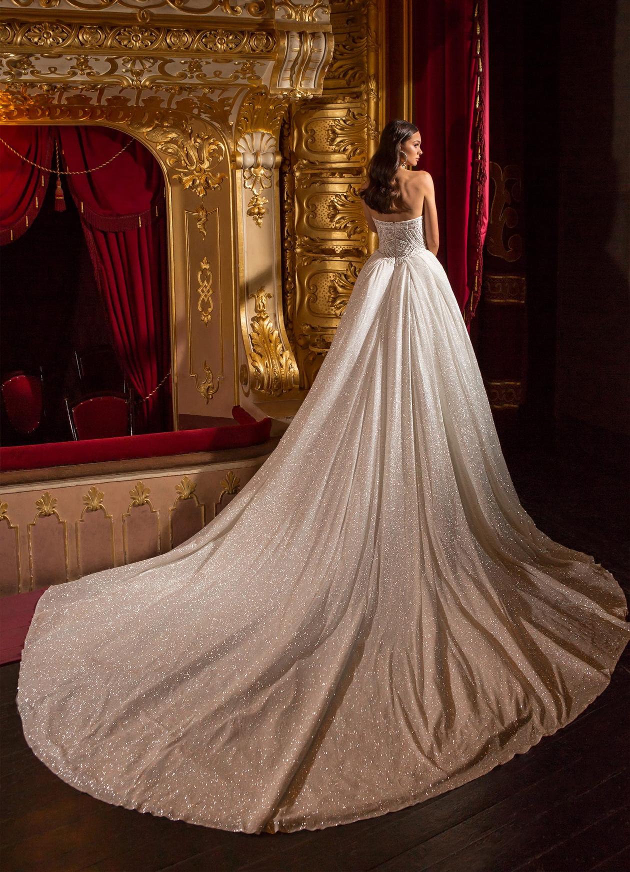 Дорогое пышное свадебное платье фото