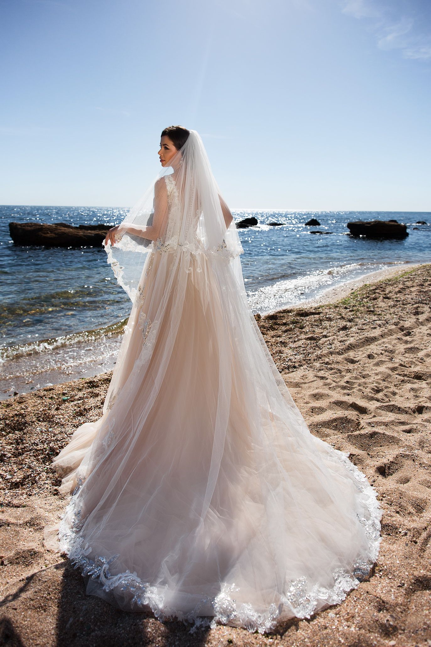 Двухъярусная сверкающая фата фото