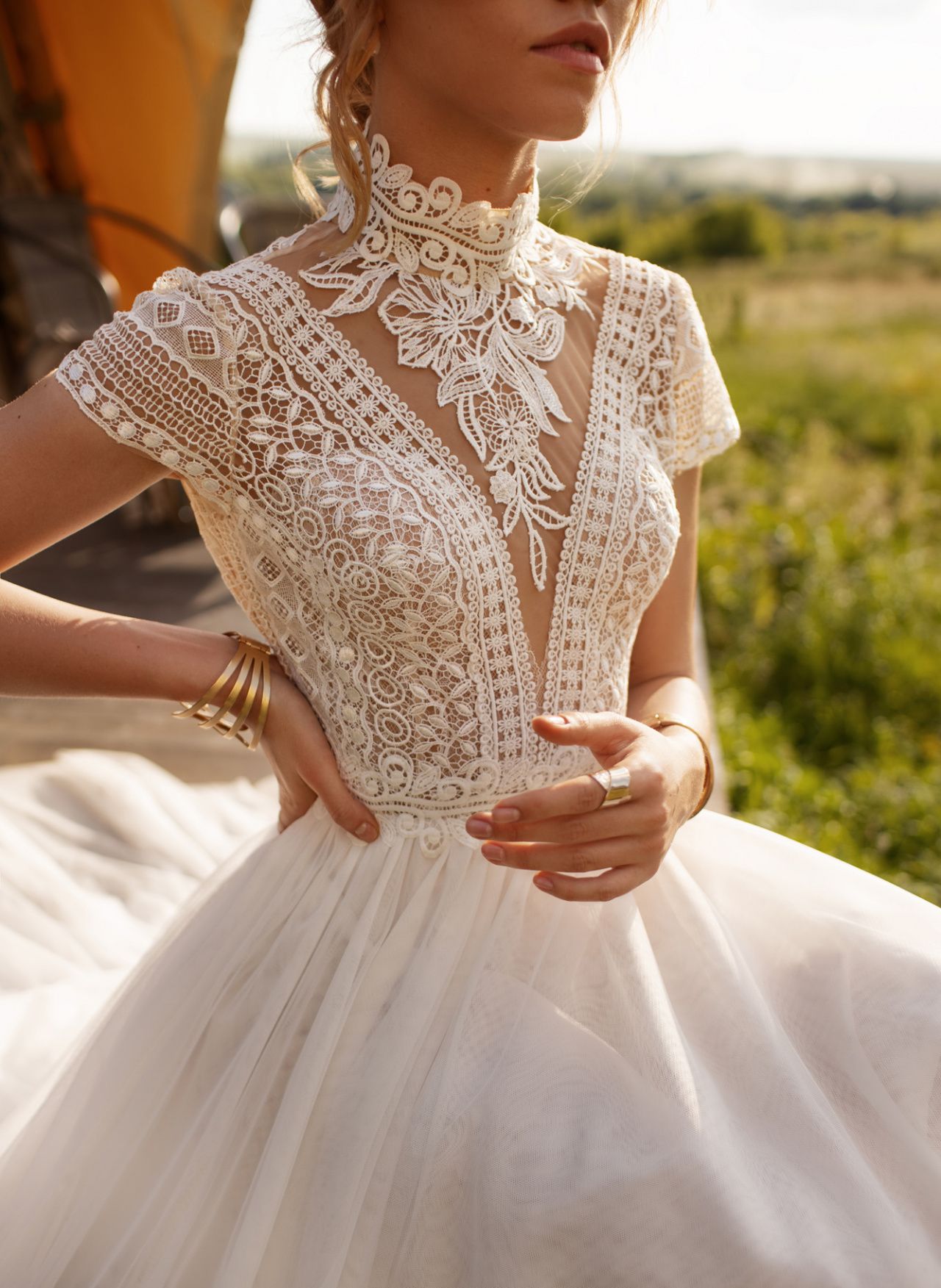 Закрытое свадебное платье в стиле бохо фото