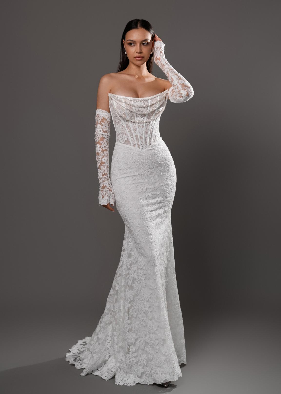 Кружевное свадебное платье русалка с  бусами фото