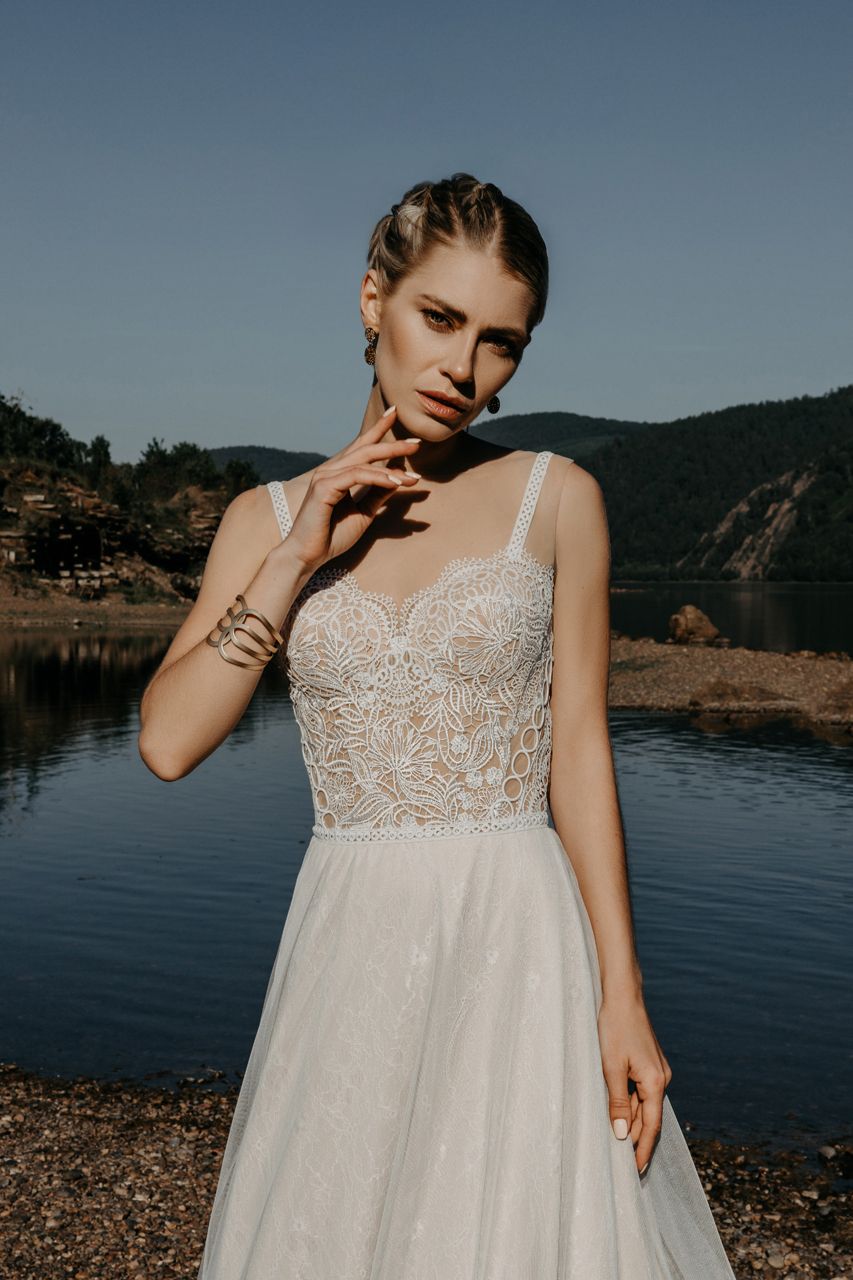 Этническое свадебное платье со съемным болеро фото