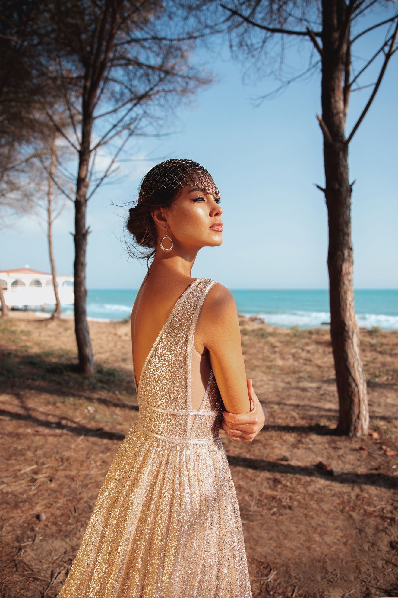 Блестящее золотое свадебное платье фото