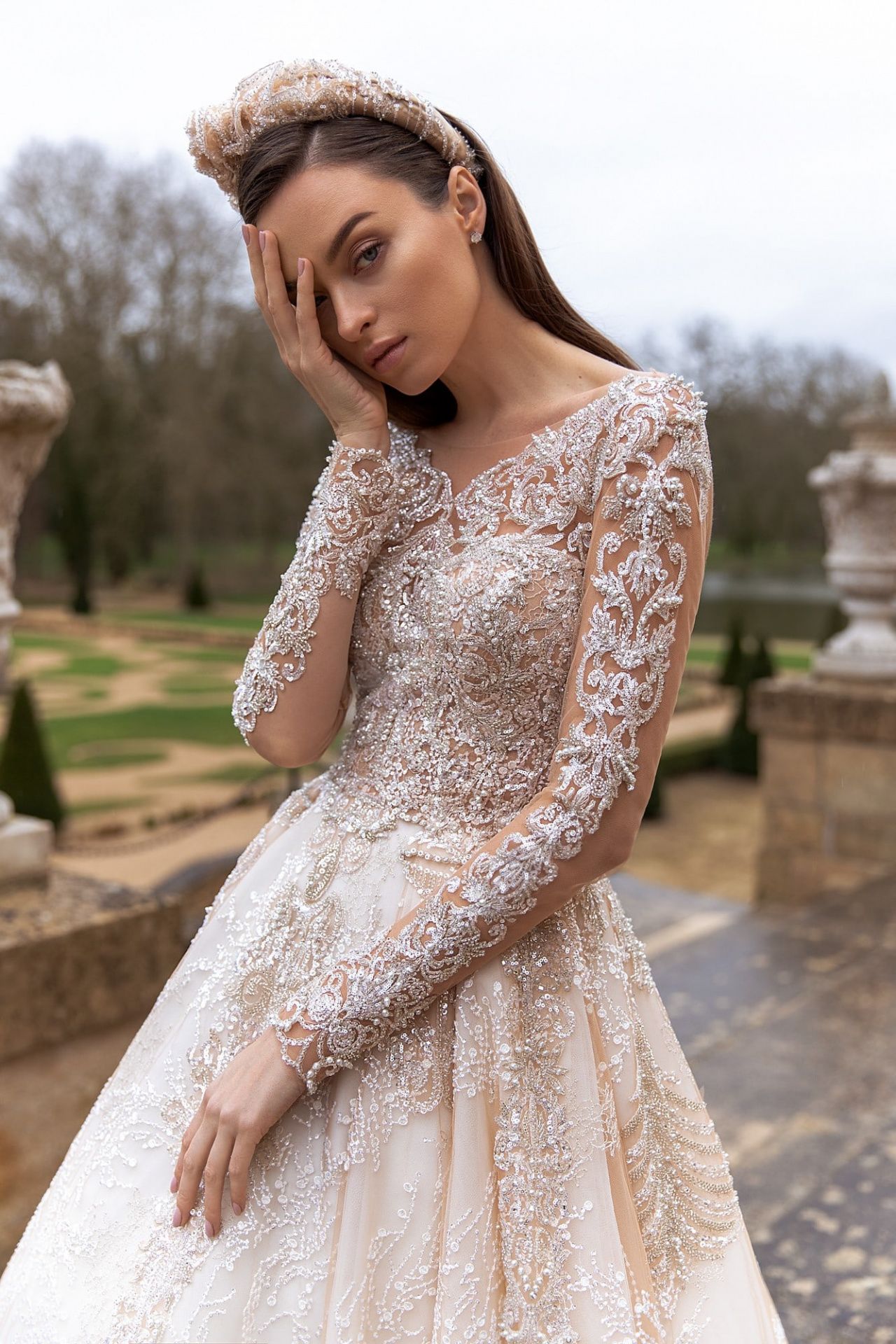 Золотистый ободок для волос фото