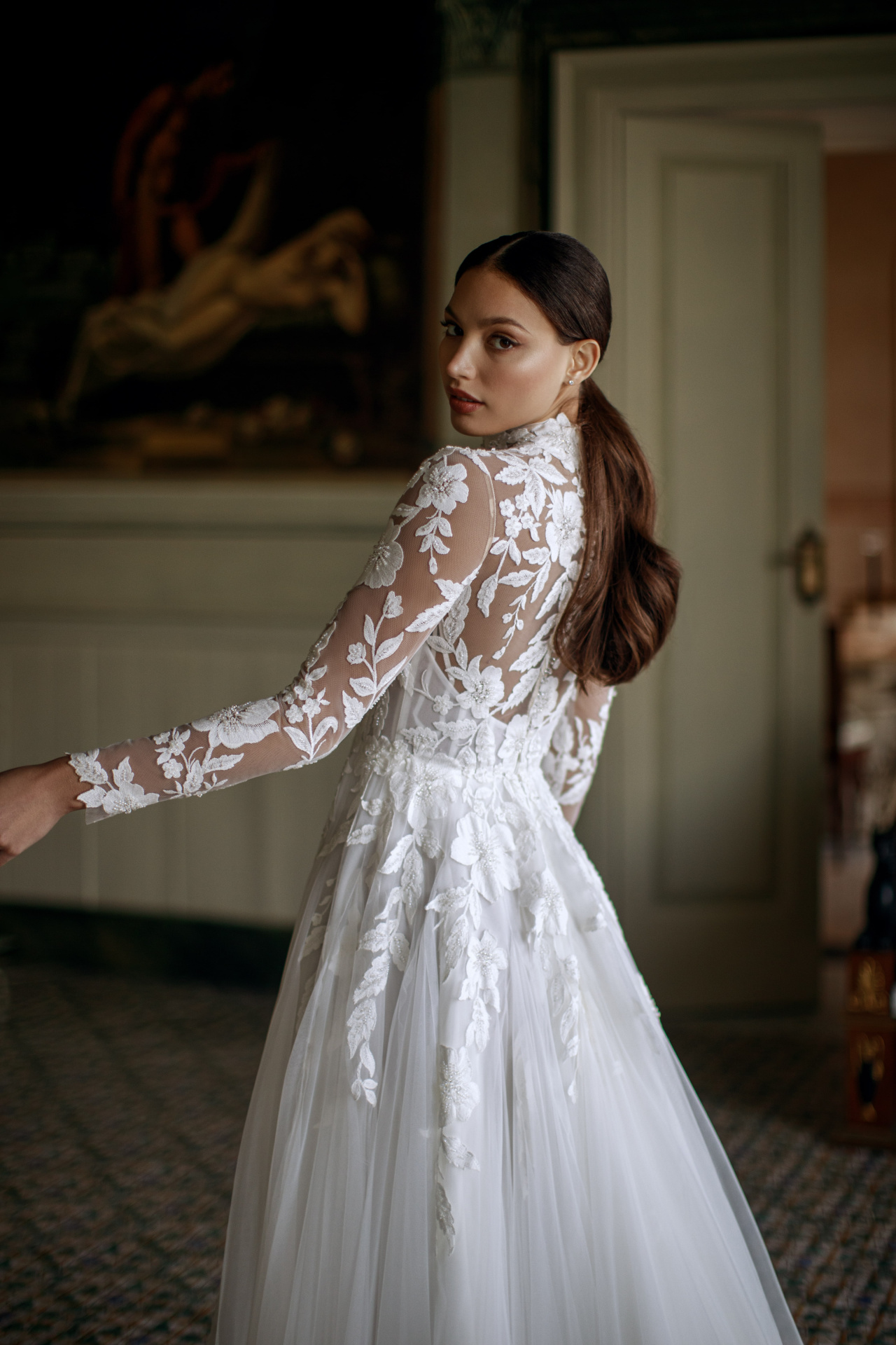 Кружевное свадебное платье с закрытым верхом фото