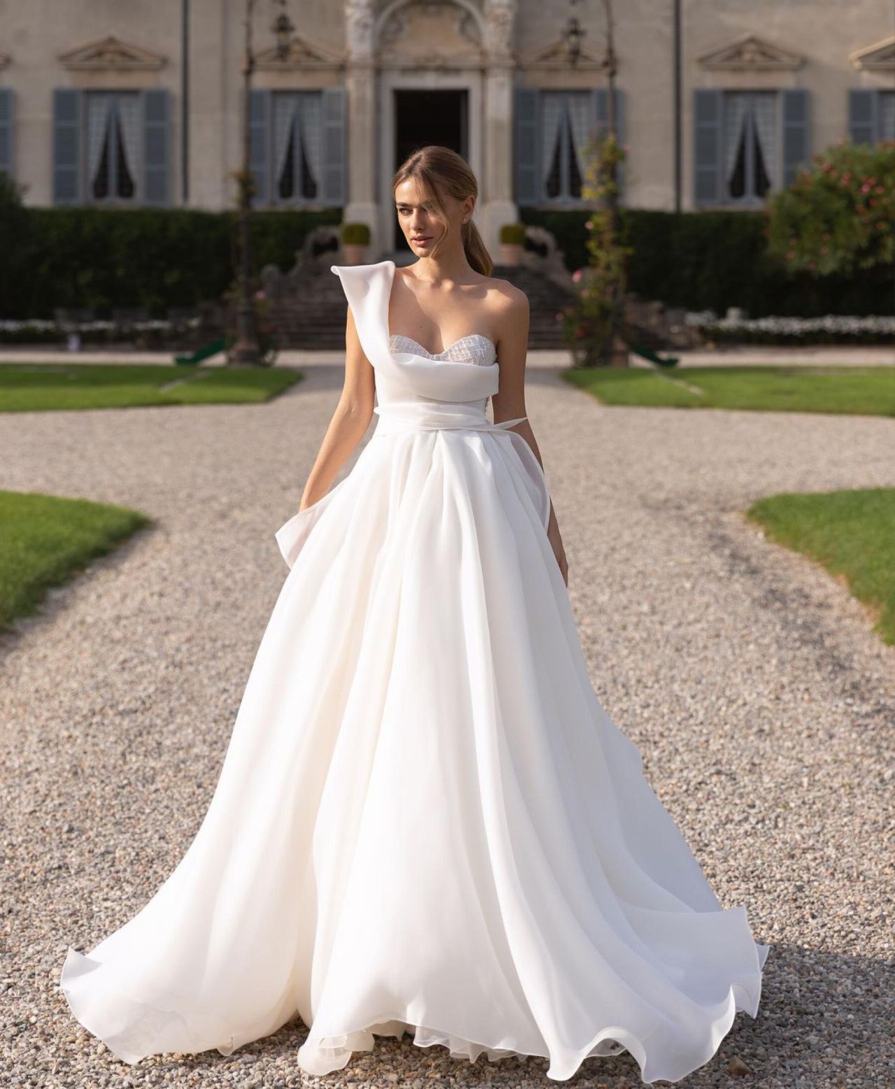 Красивое свадебное платье расшитое стеклярусом фото