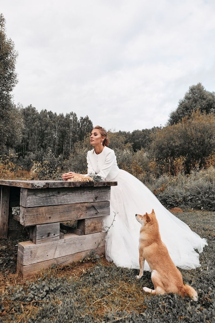 Белый жакет с длинным рукавом