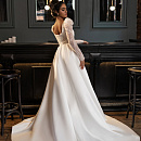 Роскошное свадебное платье со съемным шлейфом фото