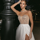 Легкое свадебное платье бюстье с разрезом фото