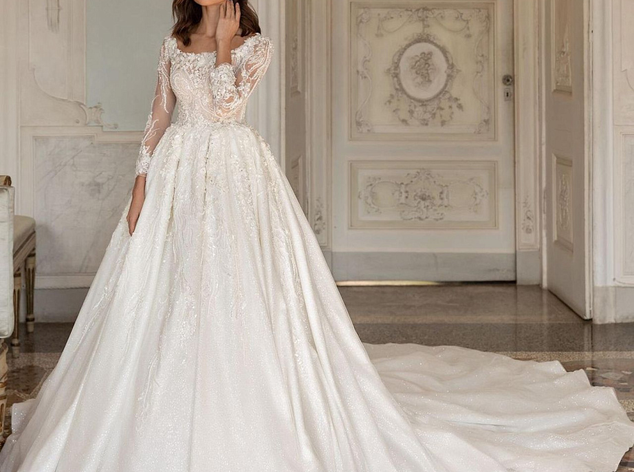 Королевское свадебное платье со шлейфом фото