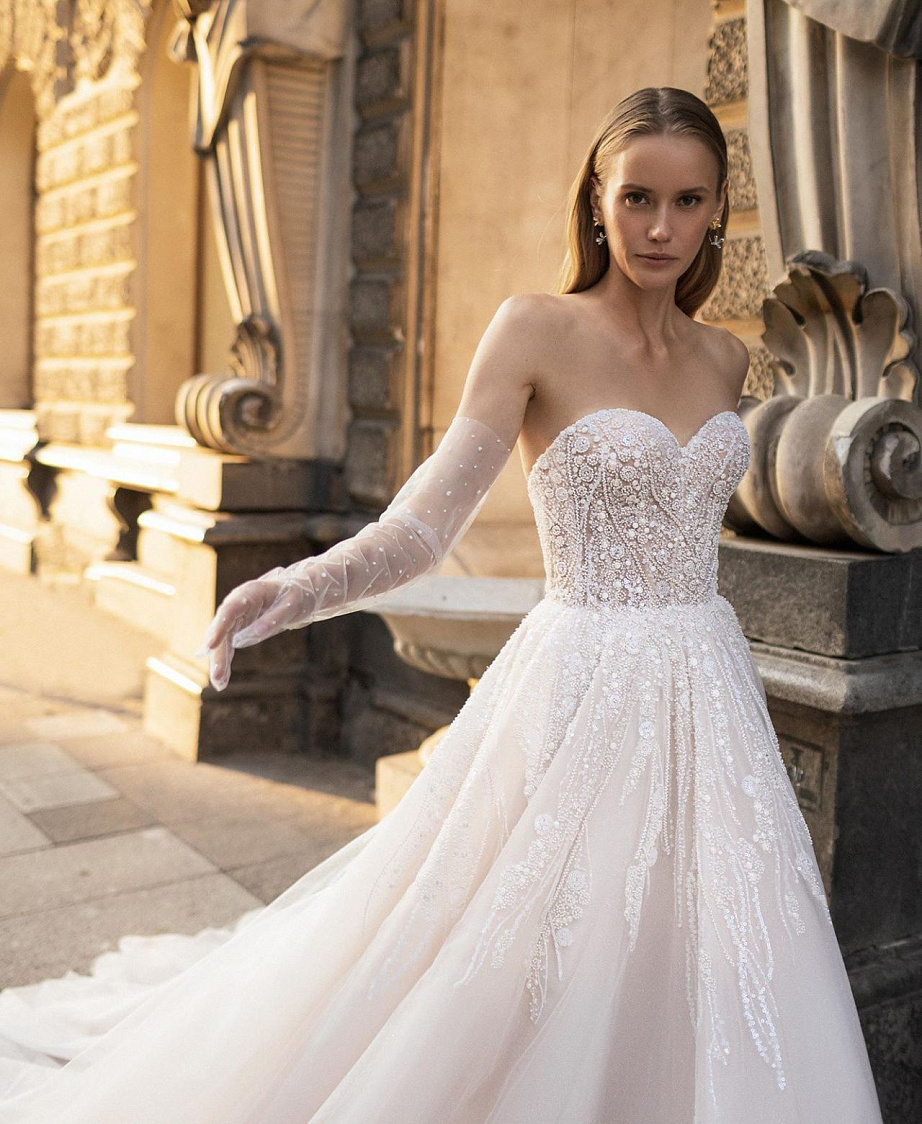 Сияющее свадебное платье А-силуэта фото