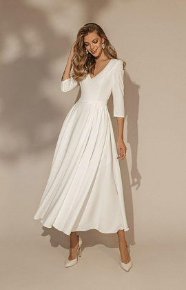 Атласное свадебное платье миди фото