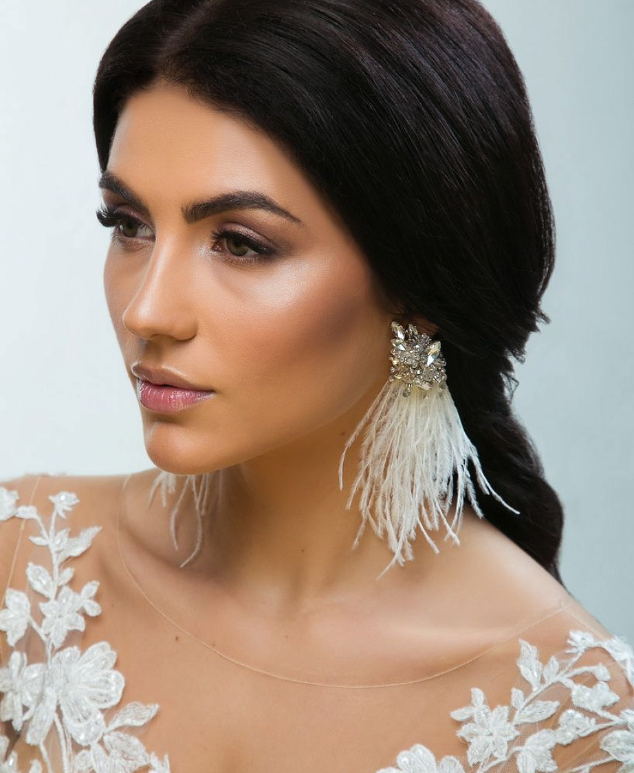 Серьги с кристаллами и перьями фото