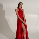 Шелковое вечернее платье рубинового цвета фото