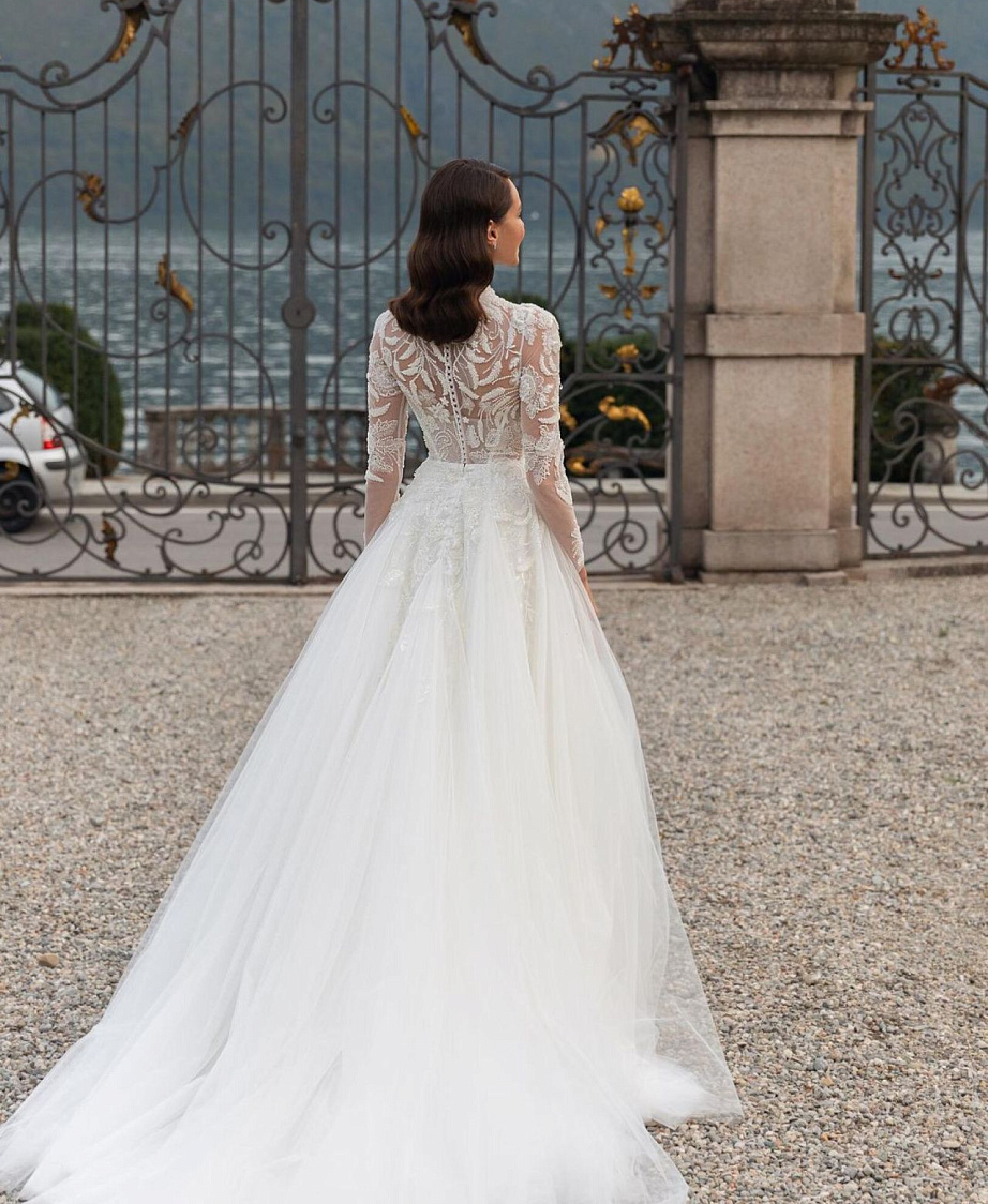 Пышное свадебное платье с закрытым верхом фото