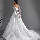 Свадебное платье с роскошной расшивкой и рукавами фото