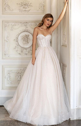 Ослепляющее свадебное платье с длинным шлейфом фото