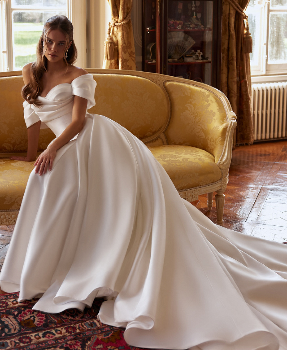 Роскошный комплект из микадо со съемным шлейфом фото