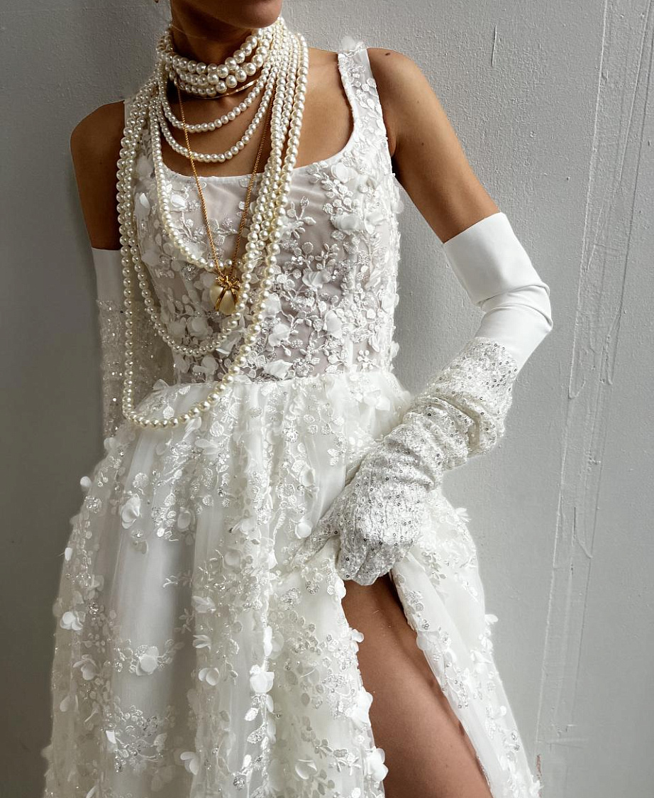 Кружевное свадебное платье с квадратным декольте фото