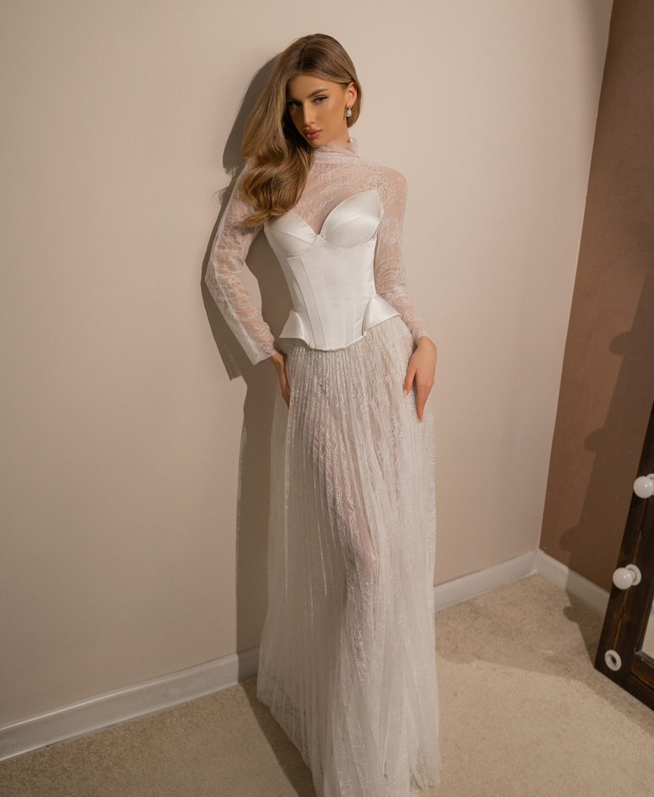 Свадебный комплект из нежного кружева шантильи фото