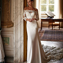 Роскошное свадебное платье с кружевным шлейфом и рукавами фото