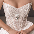 Свадебное платье с диснеевским корсетом и пышной юбкой из тафты фото