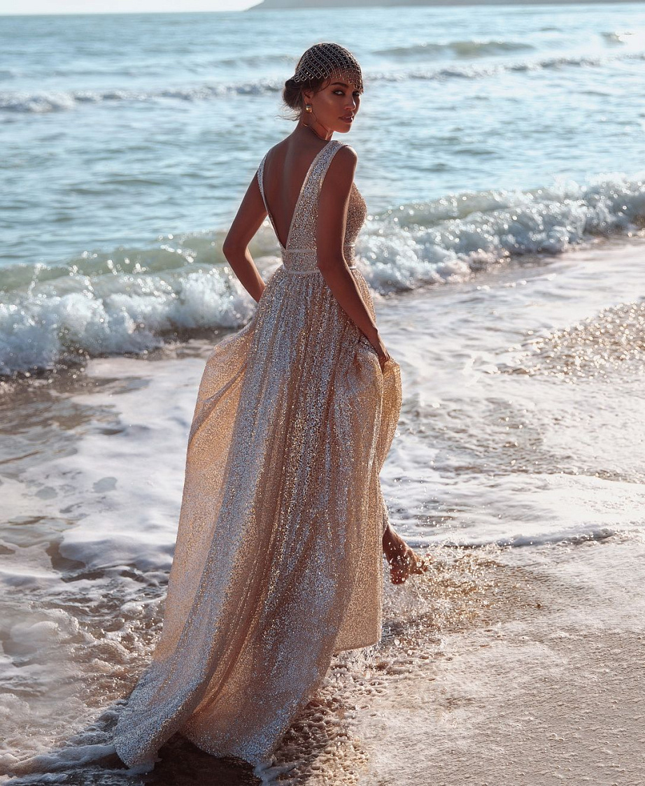 Блестящее золотое свадебное платье фото