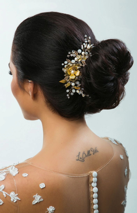 Гребень для волос в золотом цвете фото