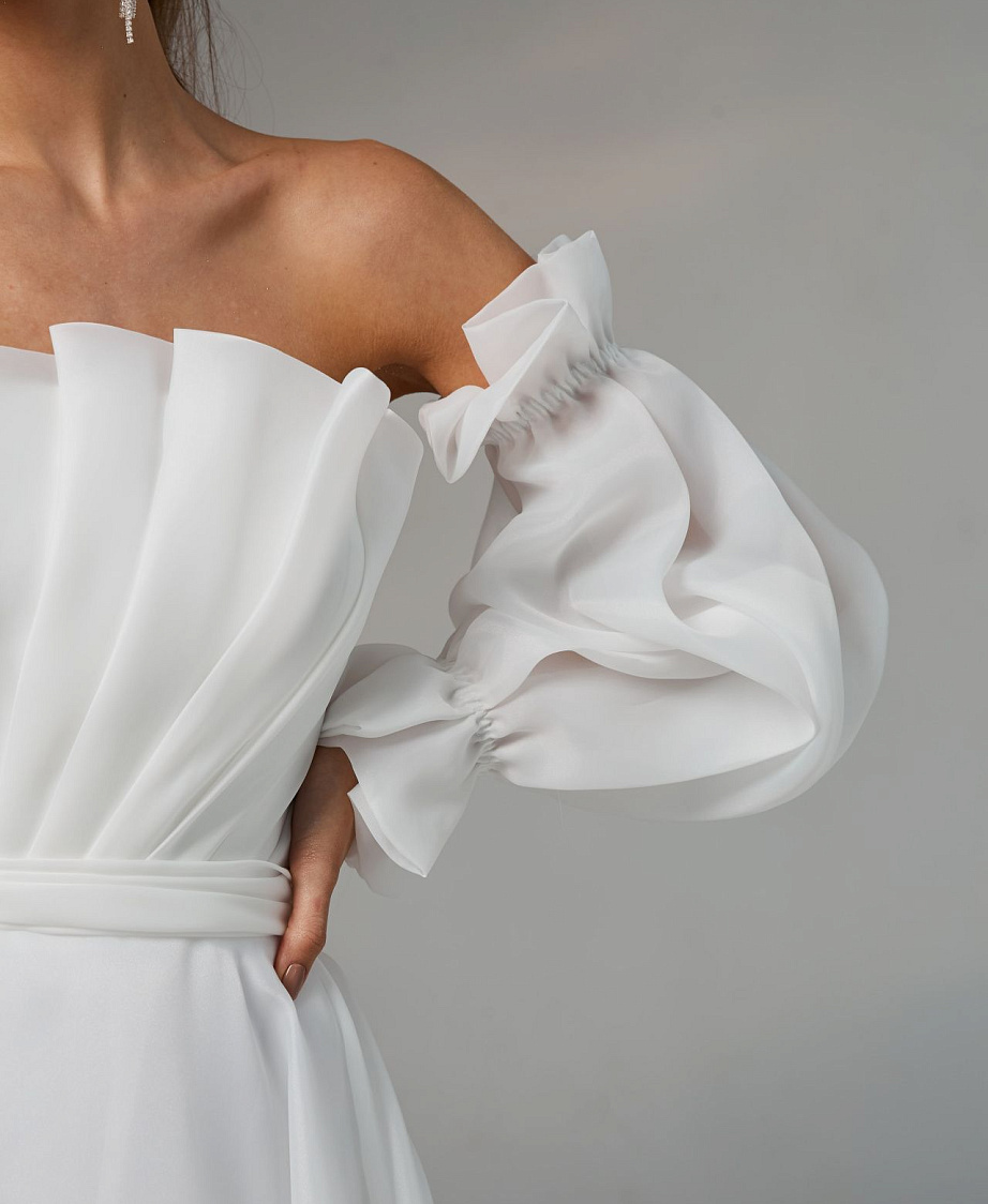 Белое свадебное платье с пышными съемными  рукавами фото