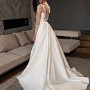 Элегантное свадебное платье из микадо фото