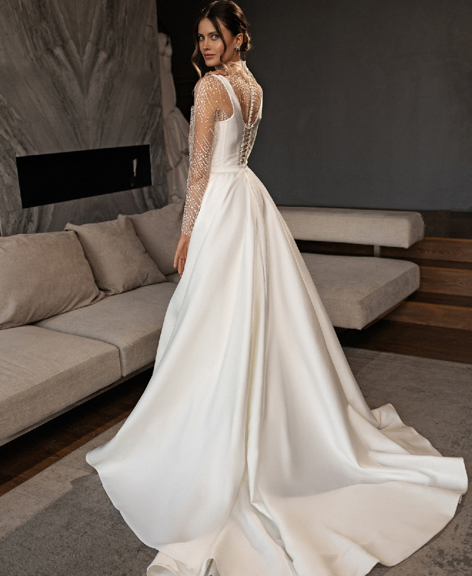 Элегантное свадебное платье из микадо фото